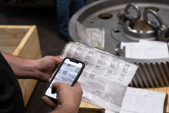 Scanning a QR code on QuPiD